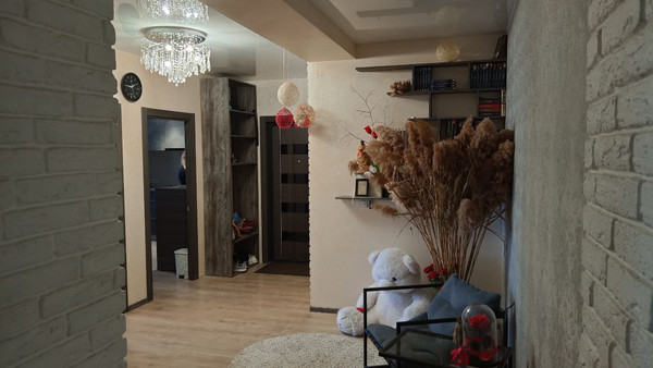 Продам трехкомнатную (3-комн.) квартиру, Победы пр-кт, 211е, Симферополь г