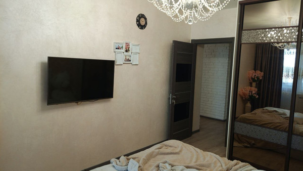 Продам трехкомнатную (3-комн.) квартиру, Победы пр-кт, 211е, Симферополь г