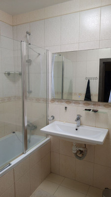 Продам трехкомнатную (3-комн.) квартиру, Победы пр-кт, 211е, Симферополь г