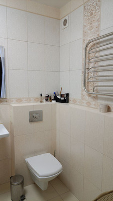 Продам трехкомнатную (3-комн.) квартиру, Победы пр-кт, 211е, Симферополь г