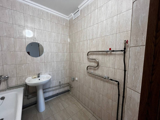 Продам двухкомнатную (2-комн.) квартиру, Индустриальная ул, 28, Симферополь г