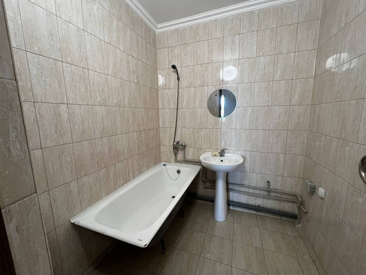 Продам двухкомнатную (2-комн.) квартиру, Индустриальная ул, 28, Симферополь г