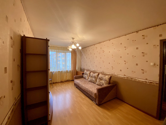 Продам двухкомнатную (2-комн.) квартиру, Пограничная ул, 13к2, Лодейное Поле г