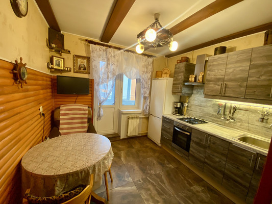 Продам двухкомнатную (2-комн.) квартиру, Пограничная ул, 13к2, Лодейное Поле г