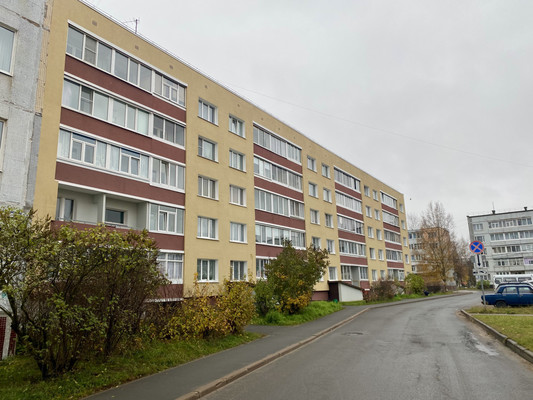 Продам двухкомнатную (2-комн.) квартиру, Пограничная ул, 13к2, Лодейное Поле г