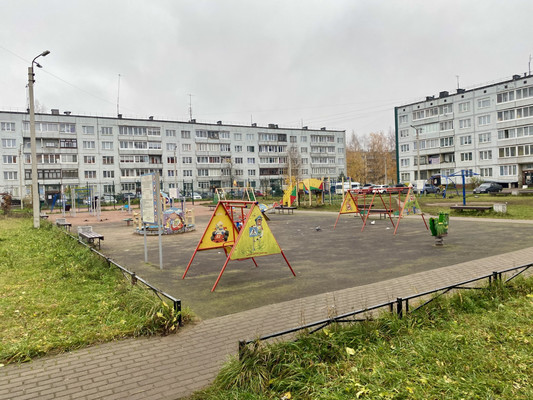 Продам двухкомнатную (2-комн.) квартиру, Пограничная ул, 13к2, Лодейное Поле г