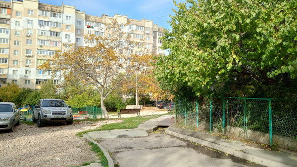 Продам трехкомнатную (3-комн.) квартиру, Балаклавская ул, 67, Симферополь г