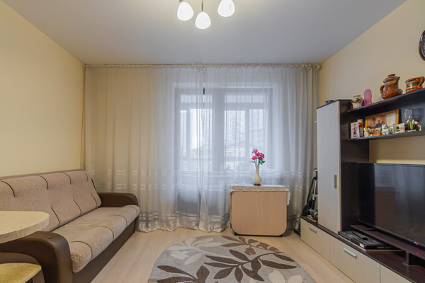 Продам однокомнатную (1-комн.) квартиру, Менделеева б-р, 9к1, Мурино п