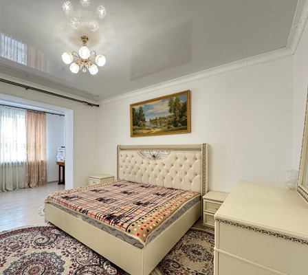 Продам трехкомнатную (3-комн.) квартиру, Ватутина ул, 29БкЖ, Нальчик г