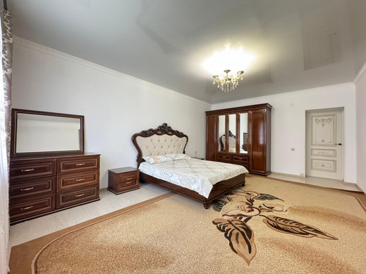 Продам трехкомнатную (3-комн.) квартиру, Ватутина ул, 29БкЖ, Нальчик г