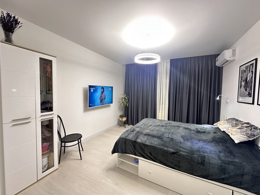 Продам трехкомнатную (3-комн.) квартиру, Кременчугская ул, 7к2, Москва г