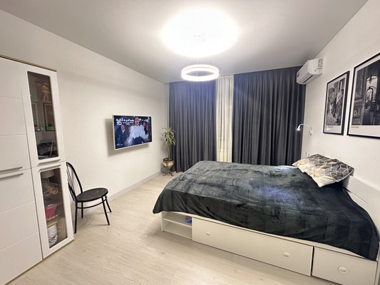 Продам трехкомнатную (3-комн.) квартиру, Кременчугская ул, 7к2, Москва г