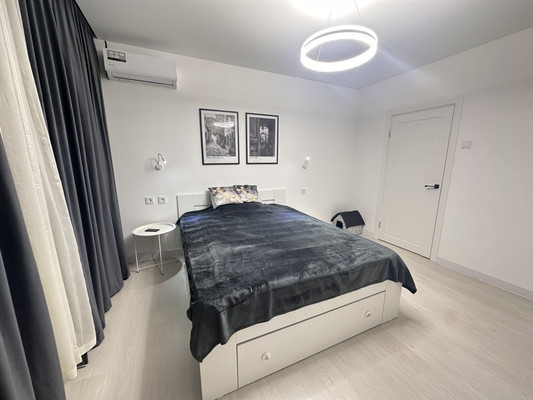 Продам трехкомнатную (3-комн.) квартиру, Кременчугская ул, 7к2, Москва г