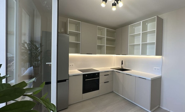 Продам трехкомнатную (3-комн.) квартиру, Кременчугская ул, 7к2, Москва г