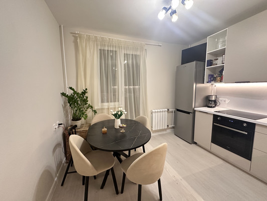 Продам трехкомнатную (3-комн.) квартиру, Кременчугская ул, 7к2, Москва г