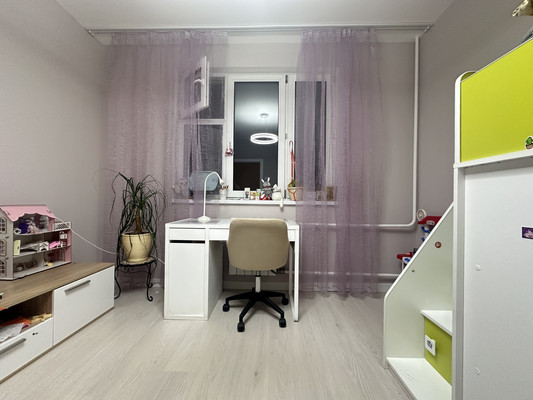 Продам трехкомнатную (3-комн.) квартиру, Кременчугская ул, 7к2, Москва г