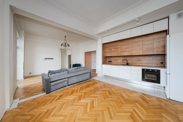 Продам трехкомнатную (3-комн.) квартиру, Садовая-Самотёчная ул, 9, Москва г