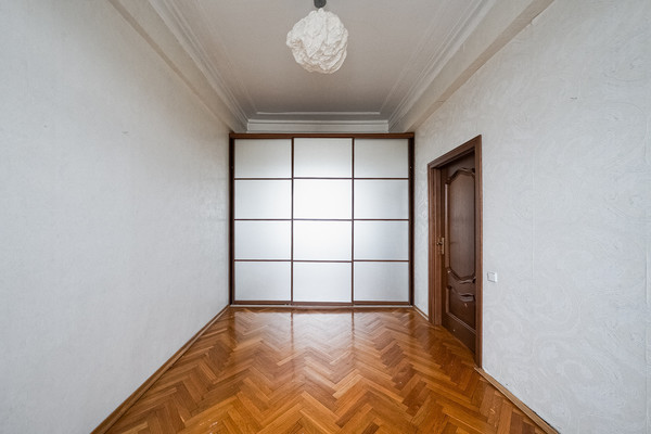 Продам трехкомнатную (3-комн.) квартиру, Садовая-Самотёчная ул, 9, Москва г