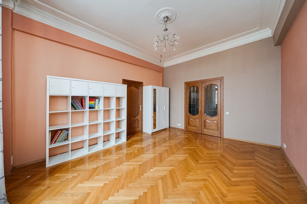 Продам трехкомнатную (3-комн.) квартиру, Садовая-Самотёчная ул, 9, Москва г