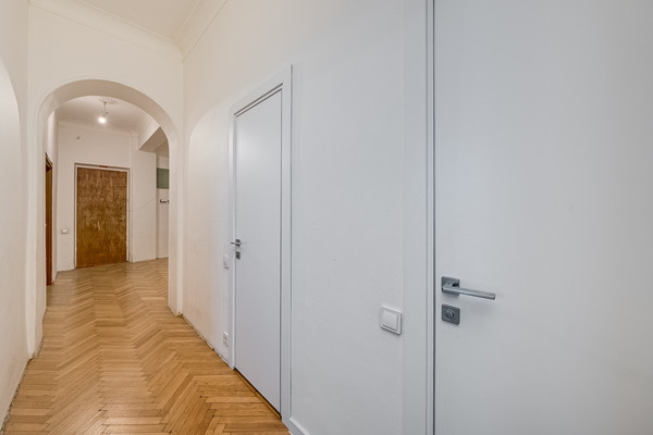 Продам трехкомнатную (3-комн.) квартиру, Садовая-Самотёчная ул, 9, Москва г