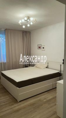 Продам долю в 2-комн. квартире, Славы пр-кт, 37, Санкт-Петербург г