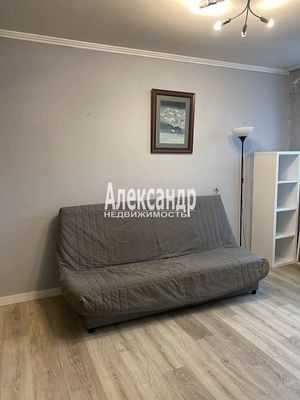 Продам долю в 2-комн. квартире, Славы пр-кт, 37, Санкт-Петербург г