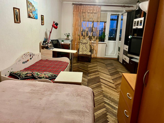 Продам однокомнатную (1-комн.) квартиру, Трудящихся б-р, 35Ак1, Колпино г