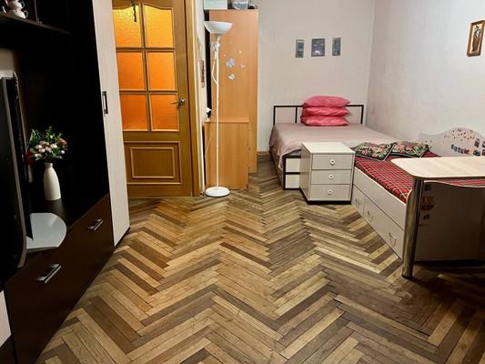 Продам однокомнатную (1-комн.) квартиру, Трудящихся б-р, 35Ак1, Колпино г