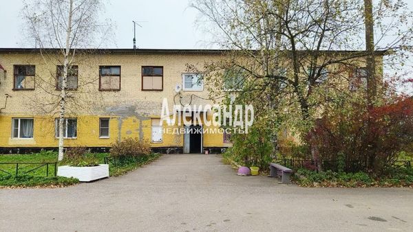 Продам 2-комн. в 10-комн. квартире, На Петро-Славянку дор, 2к3, Петро-Славянка п