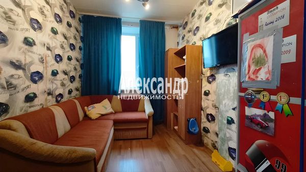 Продам 2-комн. в 10-комн. квартире, На Петро-Славянку дор, 2к3, Петро-Славянка п