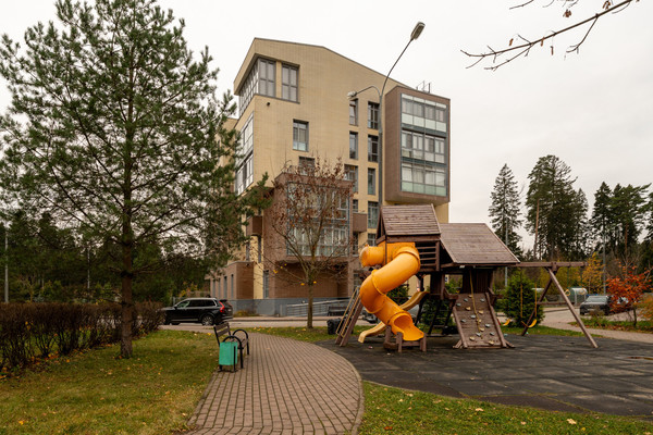 Продам трехкомнатную (3-комн.) квартиру, Санаторная ул, 5А, Марфино с