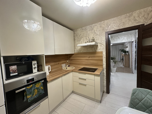 Продам трехкомнатную (3-комн.) квартиру, Баумана ул, 231, Иркутск г