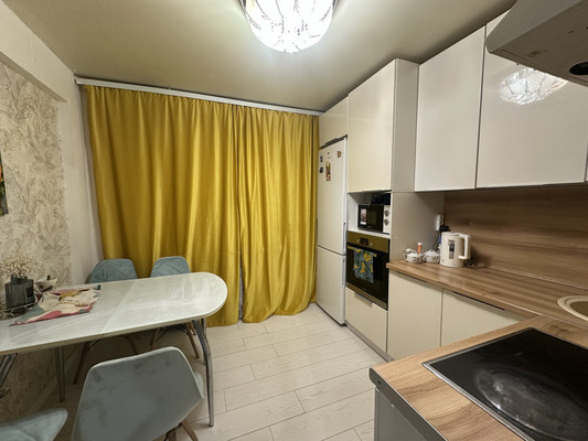 Продам трехкомнатную (3-комн.) квартиру, Баумана ул, 231, Иркутск г