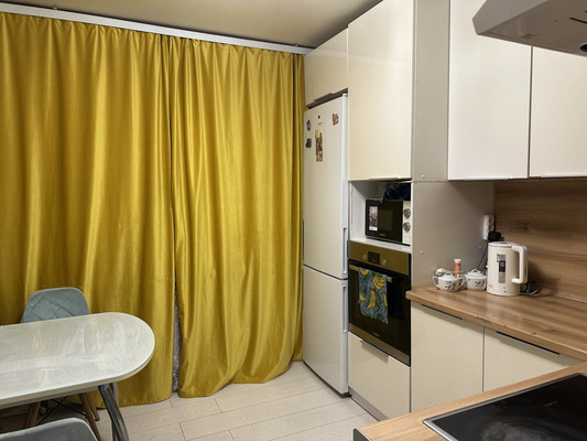 Продам трехкомнатную (3-комн.) квартиру, Баумана ул, 231, Иркутск г