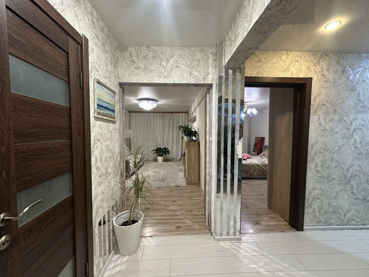 Продам трехкомнатную (3-комн.) квартиру, Баумана ул, 231, Иркутск г