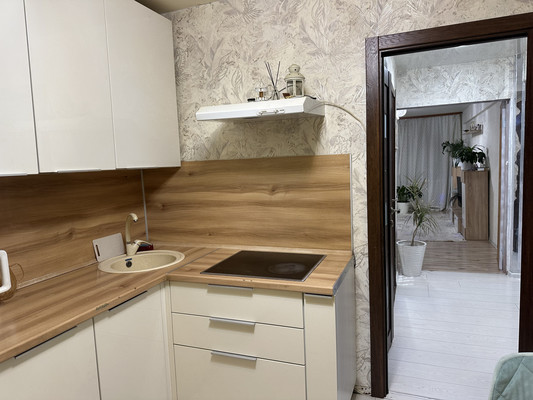 Продам трехкомнатную (3-комн.) квартиру, Баумана ул, 231, Иркутск г