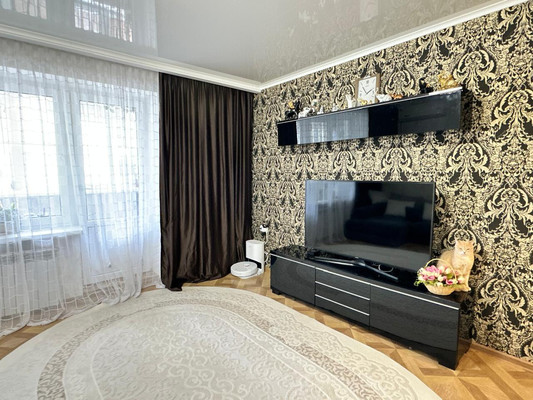 Продам трехкомнатную (3-комн.) квартиру, Гагарина ул, 13, Парковый п