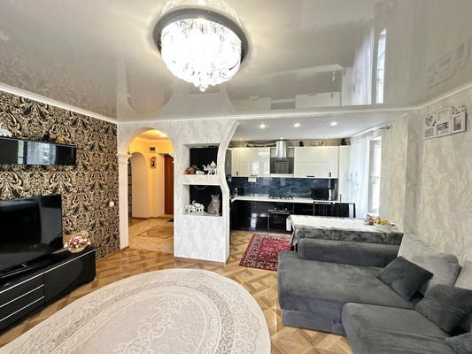 Продам трехкомнатную (3-комн.) квартиру, Гагарина ул, 13, Парковый п