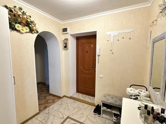 Продам трехкомнатную (3-комн.) квартиру, Гагарина ул, 13, Парковый п