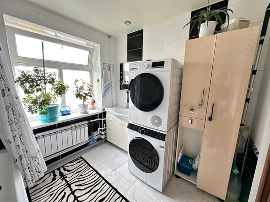 Продам трехкомнатную (3-комн.) квартиру, Гагарина ул, 13, Парковый п