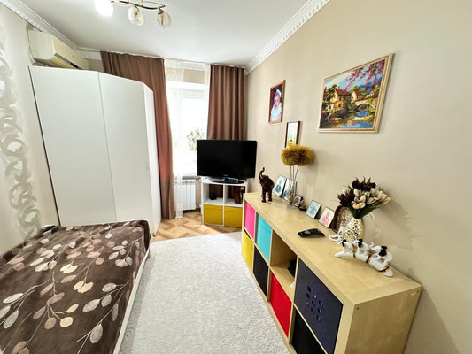 Продам трехкомнатную (3-комн.) квартиру, Гагарина ул, 13, Парковый п