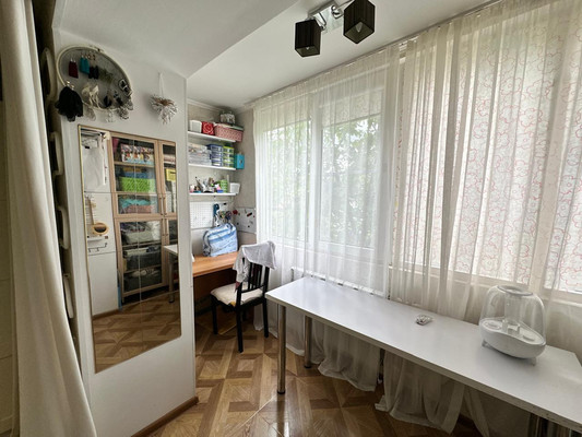 Продам трехкомнатную (3-комн.) квартиру, Гагарина ул, 13, Парковый п