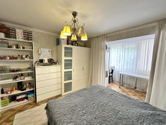 Продам трехкомнатную (3-комн.) квартиру, Гагарина ул, 13, Парковый п