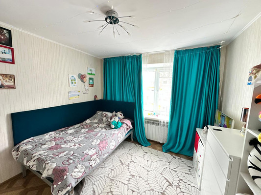 Продам трехкомнатную (3-комн.) квартиру, Гагарина ул, 13, Парковый п