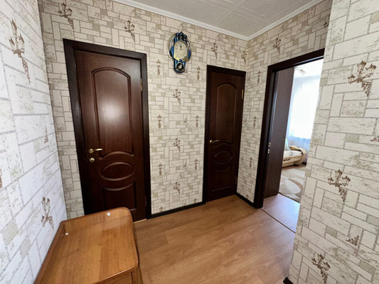 Продам трехкомнатную (3-комн.) квартиру, Гагарина ул, 21кг, Парковый п