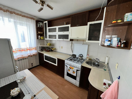 Продам трехкомнатную (3-комн.) квартиру, Гагарина ул, 21кг, Парковый п