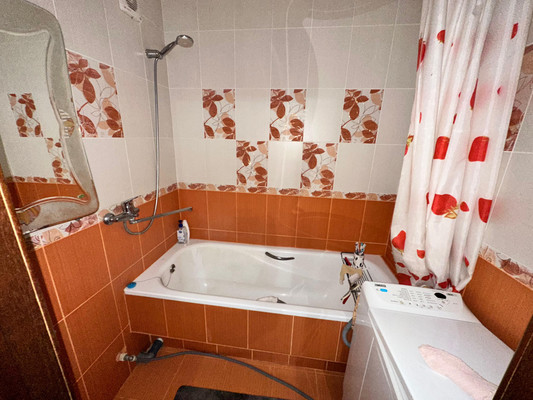 Продам трехкомнатную (3-комн.) квартиру, Гагарина ул, 21кг, Парковый п