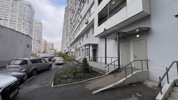 Продам многокомнатную квартиру, Истринская ул, 8к3, Москва г