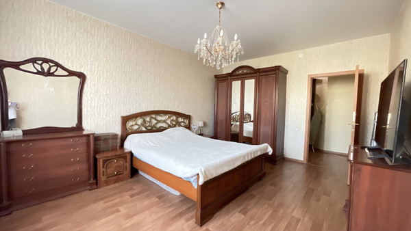 Продам трехкомнатную (3-комн.) квартиру, Парковая ул, 20к2, Санкт-Петербург г