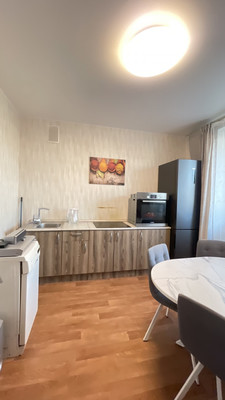 Продам трехкомнатную (3-комн.) квартиру, Парковая ул, 20к2, Санкт-Петербург г